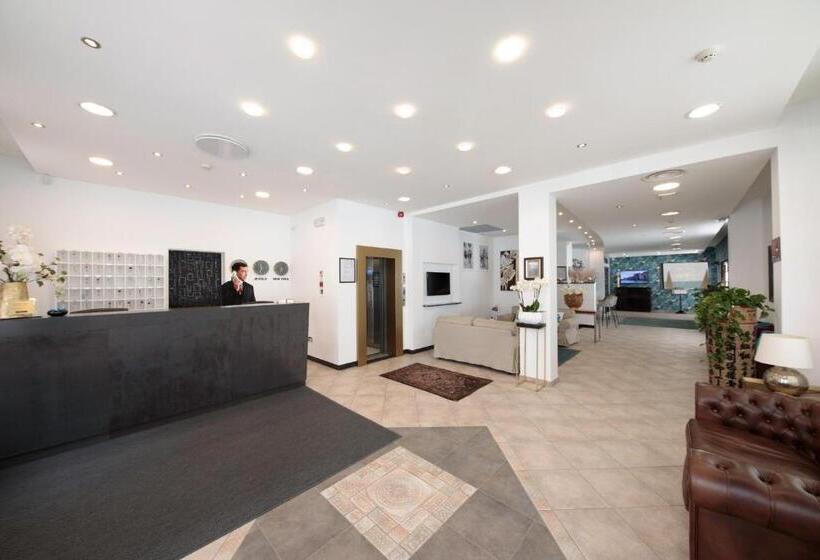 호텔 El Salvador Frontemare Piscina Riscaldata