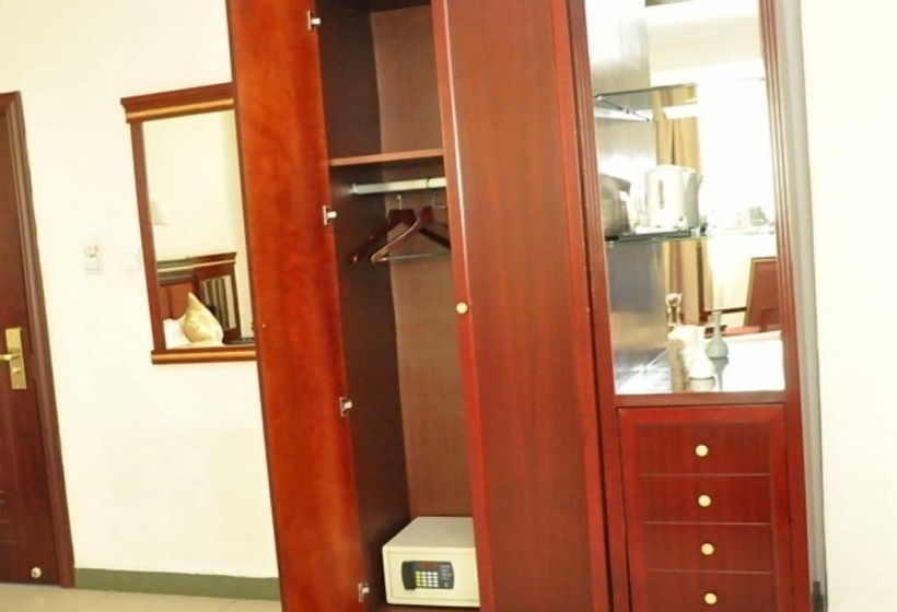 Отель Florida International