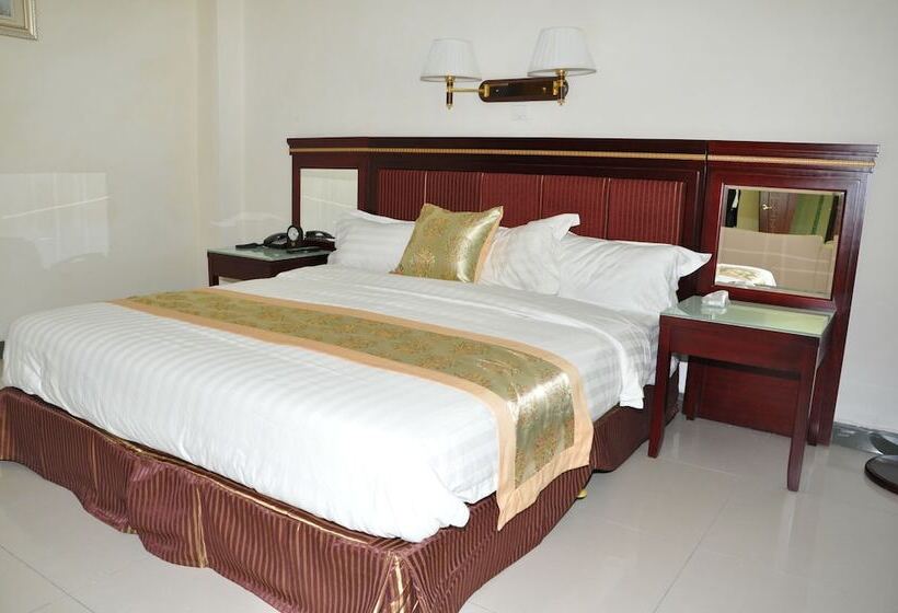 Отель Florida International