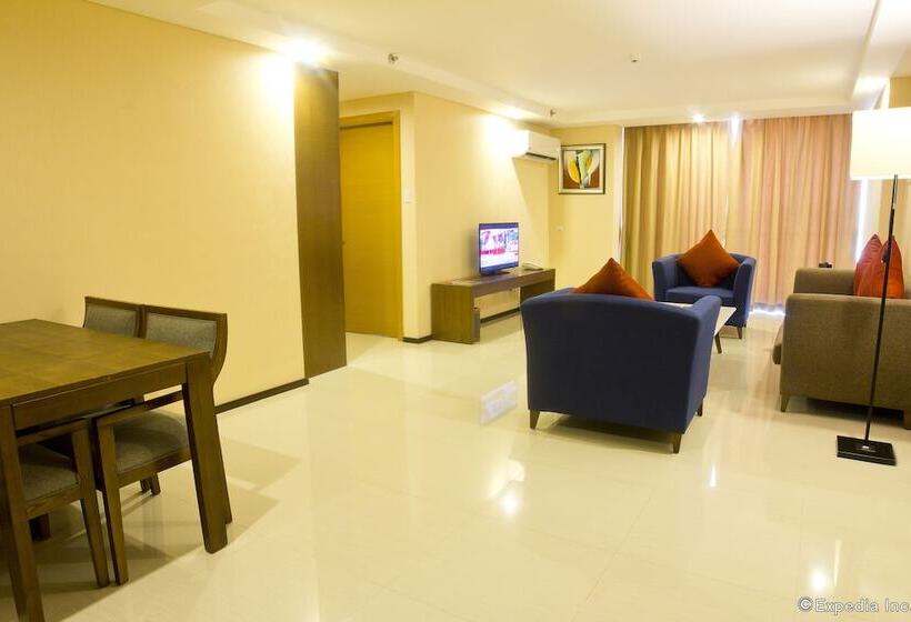 Golden Phoenix Hotel   Manila