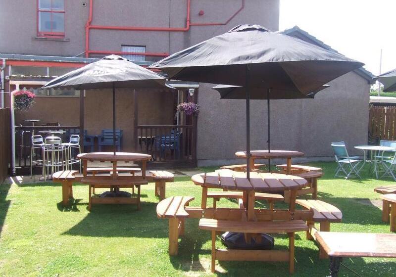 Hillside Hotel & Restaurant