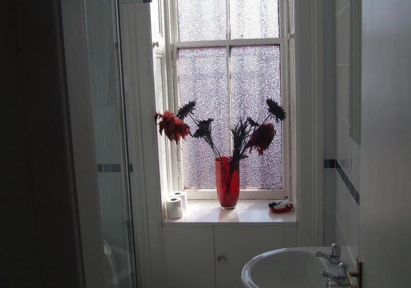 Hillside Hotel & Restaurant