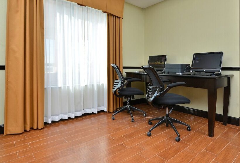 فندق Holiday Inn Express Alva, An Ihg