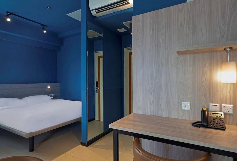 בית מלון כפרי Ibis Budget Phnom Penh Riverside