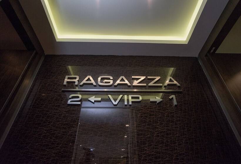 호텔 Kiss Gardenhome Chic