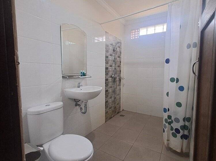 בית מלון כפרי Lovina Beach