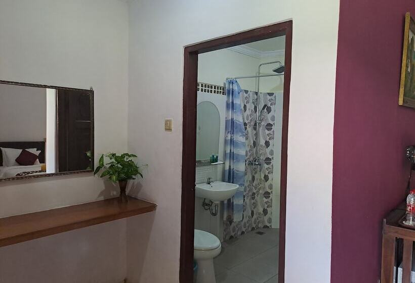 בית מלון כפרי Lovina Beach