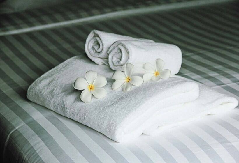 호텔 Maenam Bay Resort