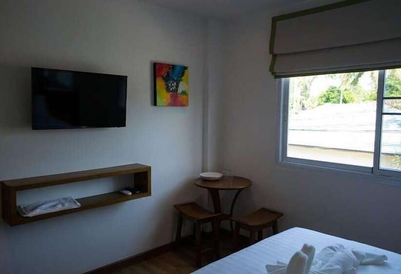 호텔 Maenam Bay Resort