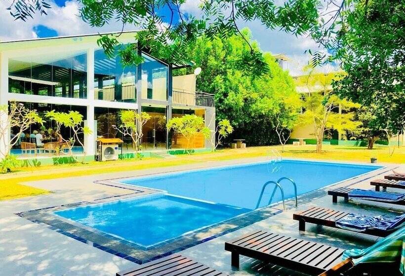 Отель Magampura Eco Village Resort