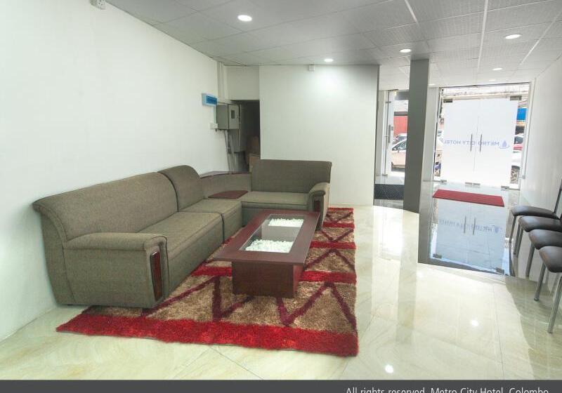 Отель Metro City