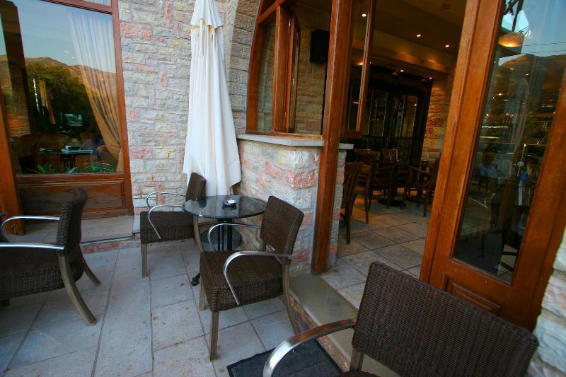 فندق Mont Helmos