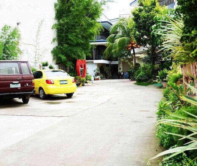 هتل Reyna S The Haven And Gardens