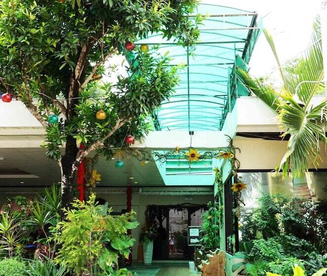 هتل Reyna S The Haven And Gardens