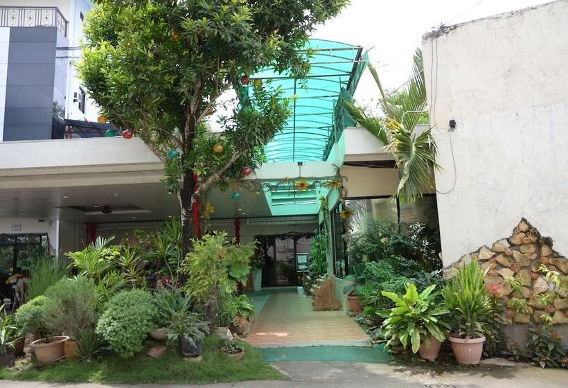 هتل Reyna S The Haven And Gardens