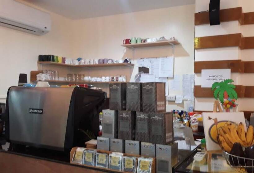 هتل Reyna S The Haven And Gardens