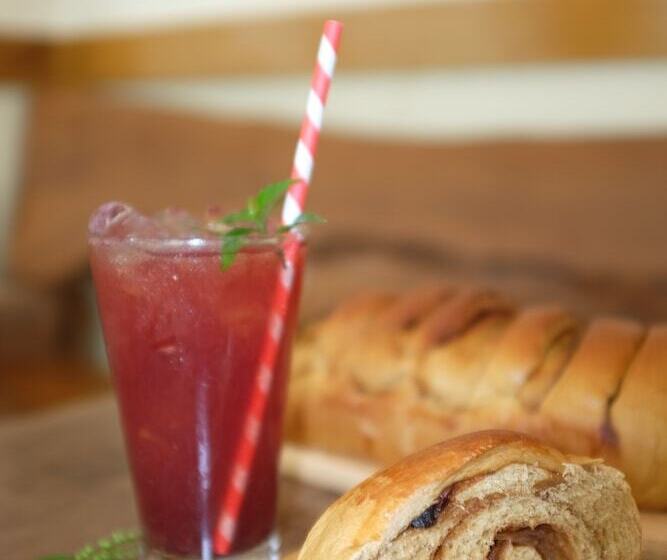 هتل Reyna S The Haven And Gardens