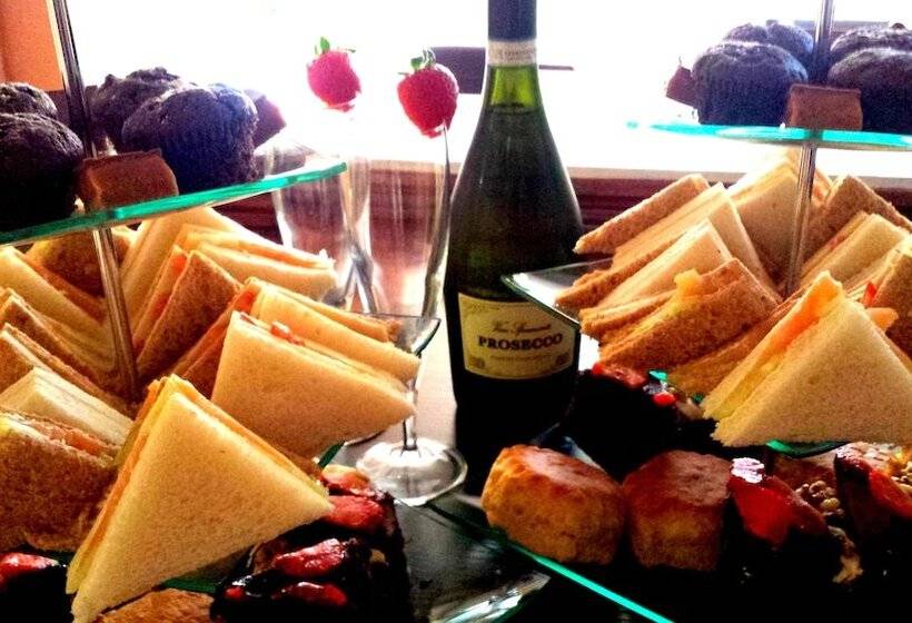 Отель Robin 7 Lodge City Centre