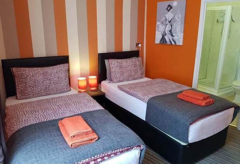 Отель Robin 7 Lodge City Centre