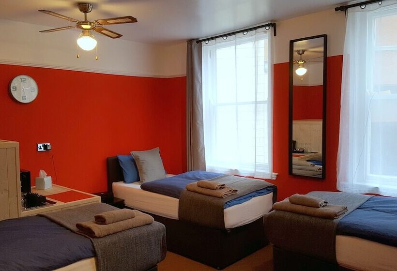 Отель Robin 7 Lodge City Centre