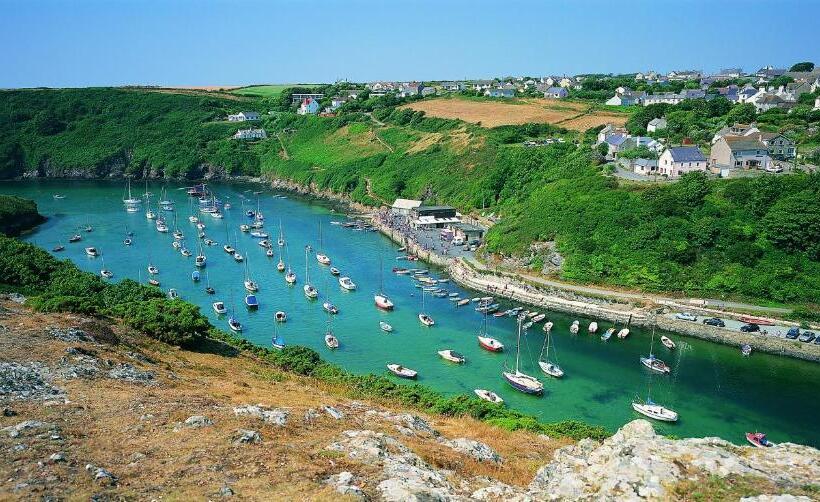 בית מלון כפרי Roch Castle