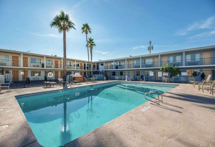 Отель Rodeway Inn Phoenix North I17