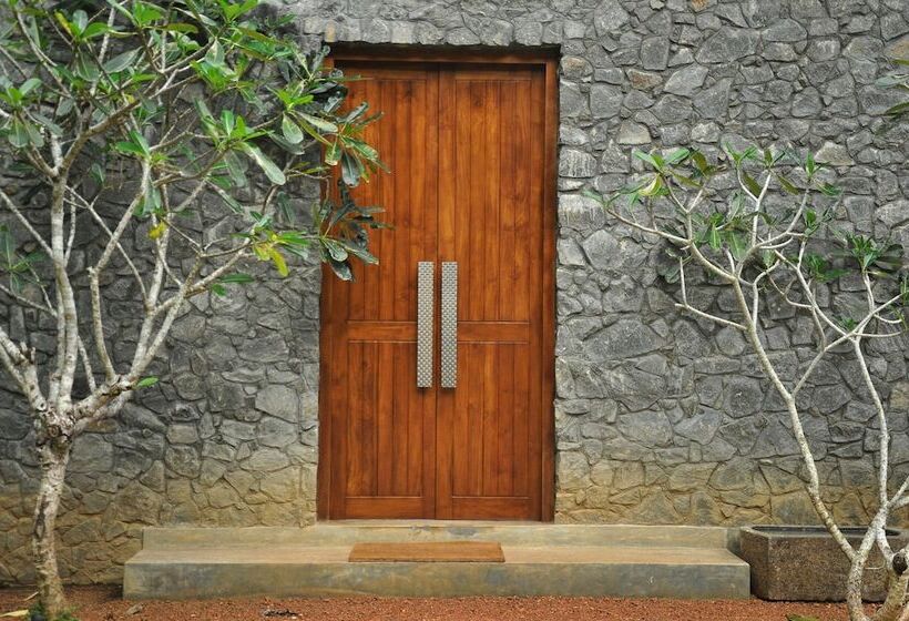 ホテル Roman Lake Ayurveda Resort