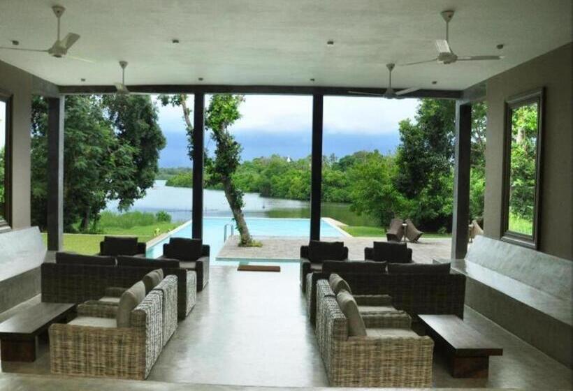 ホテル Roman Lake Ayurveda Resort