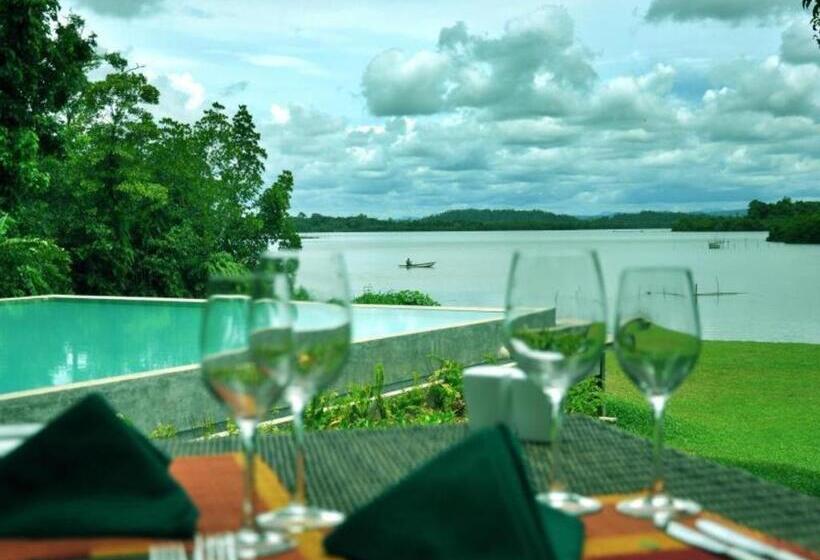 ホテル Roman Lake Ayurveda Resort