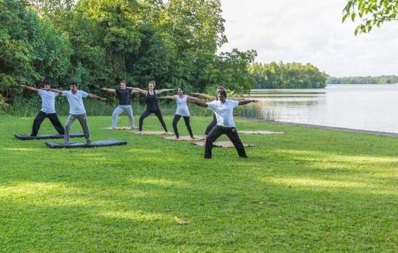 ホテル Roman Lake Ayurveda Resort