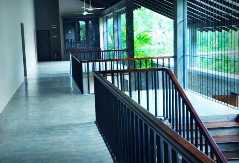 ホテル Roman Lake Ayurveda Resort