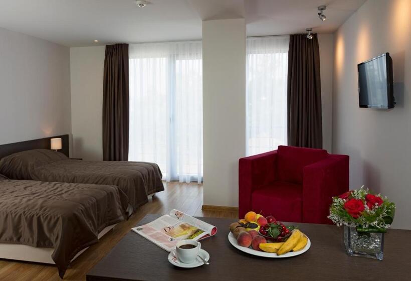 هتل Romantique Plaza Dojran