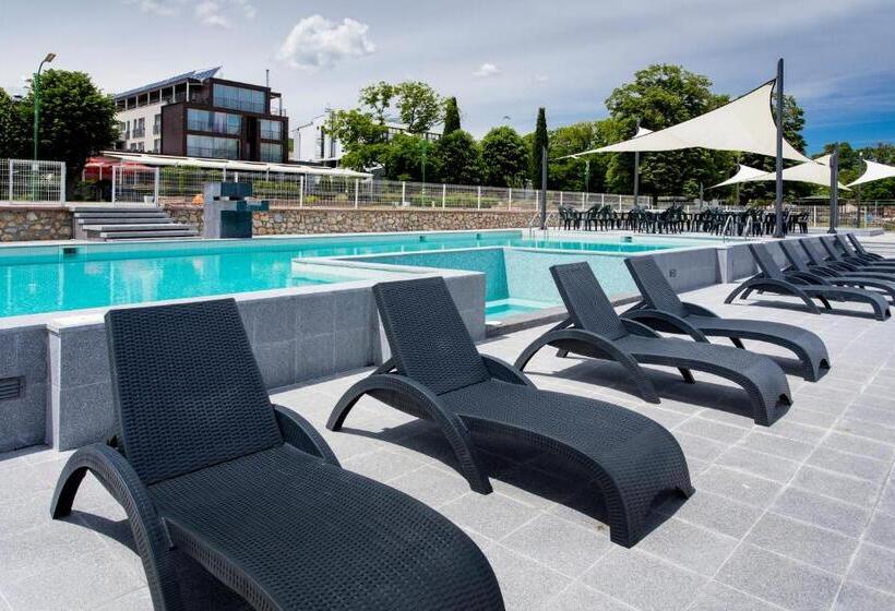 هتل Romantique Plaza Dojran