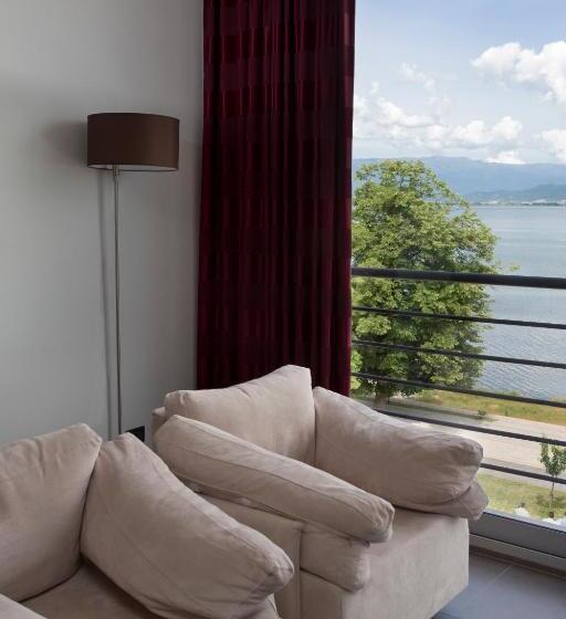 هتل Romantique Plaza Dojran