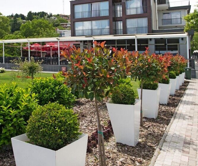 هتل Romantique Plaza Dojran