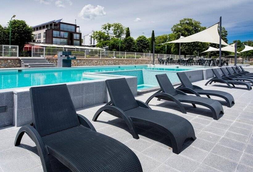 هتل Romantique Plaza Dojran