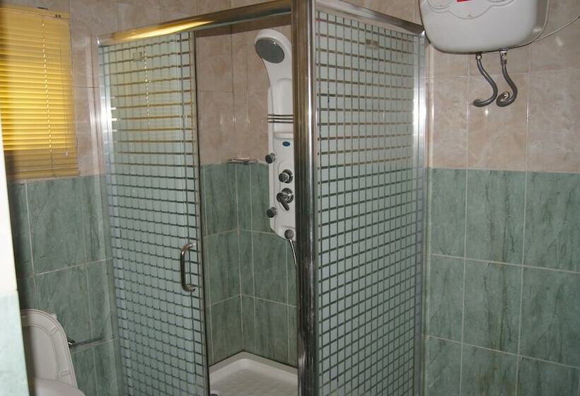 Royalview Hotel And Suites