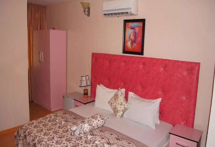 Royalview Hotel And Suites