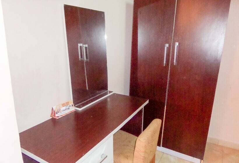 Royalview Hotel And Suites