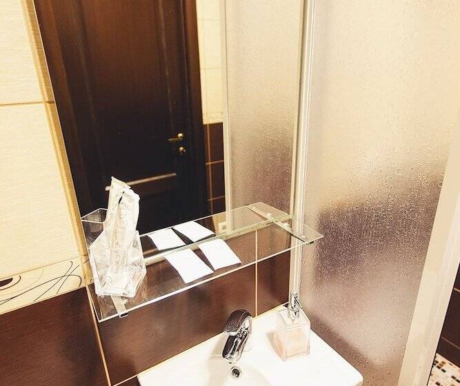 هتل Shale On Komsomolskiy