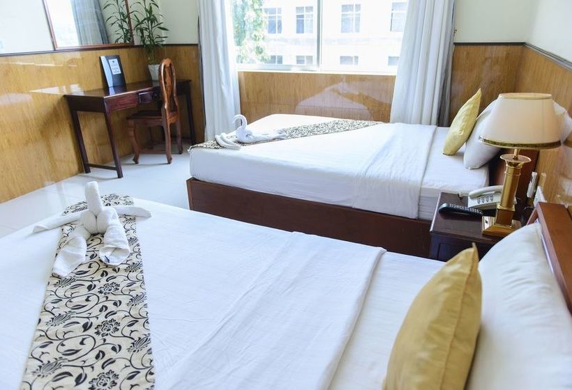 בית מלון כפרי Sihanoukville Plaza