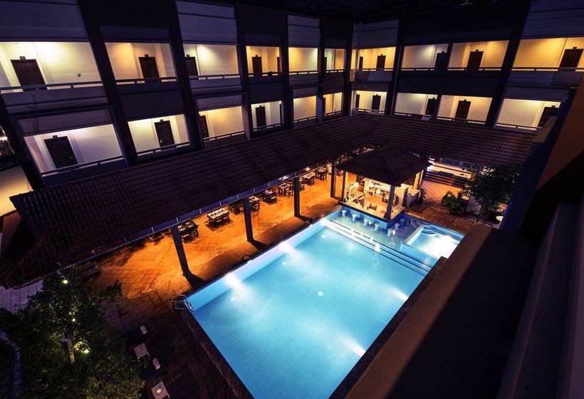 בית מלון כפרי Sihanoukville Plaza