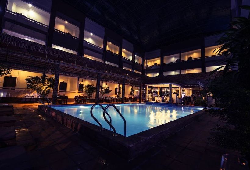 בית מלון כפרי Sihanoukville Plaza