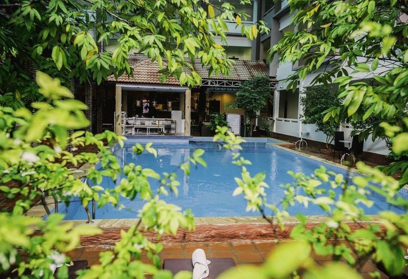 בית מלון כפרי Sihanoukville Plaza