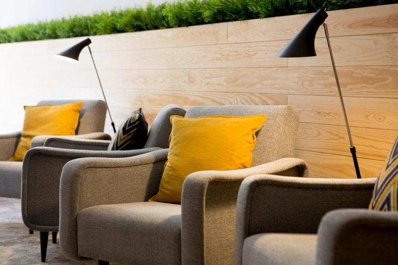 هتل The 8  Downtown Suites