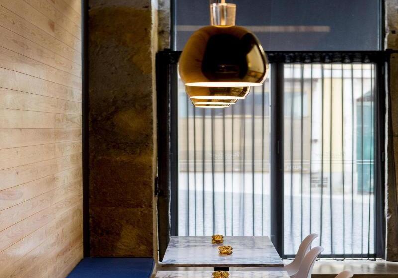 هتل The 8  Downtown Suites