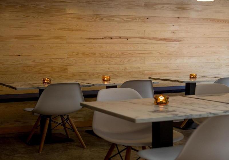 هتل The 8  Downtown Suites