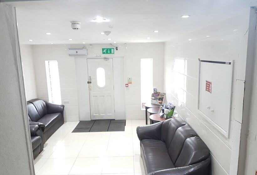 ホテル The Mews Inn