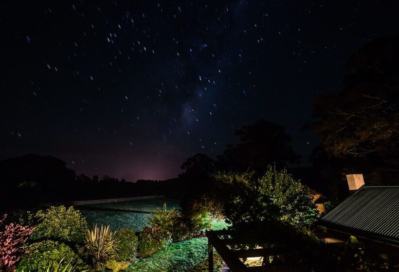 בית מלון כפרי The River Lodge