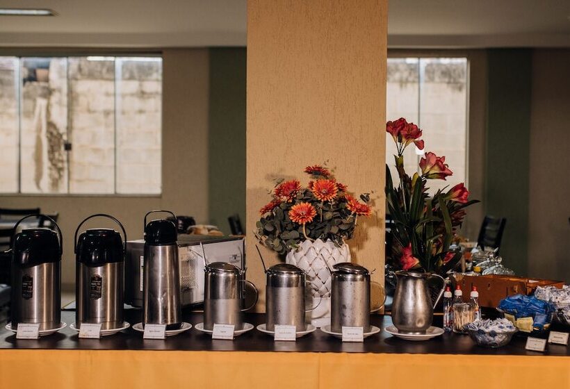 Отель Trindade Plaza